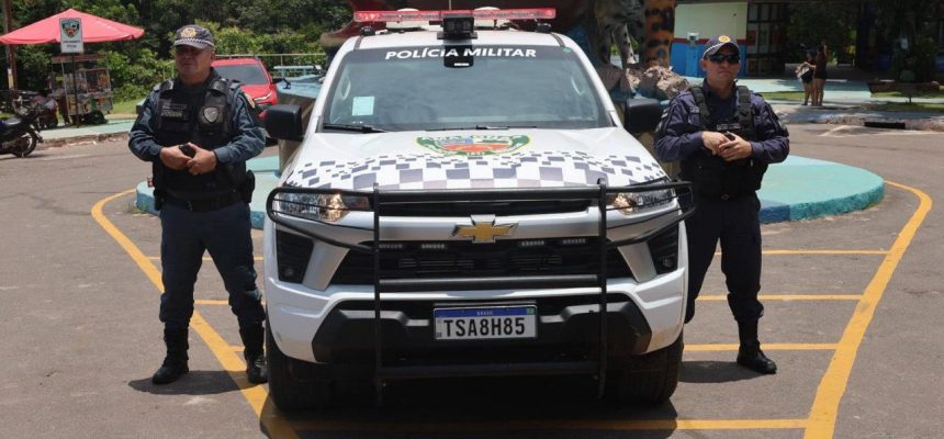 O governador Wilson Lima fortaleceu, na segunda-feira (22), a segurança do município de Presidente Figueiredo (a 117 quilômetros de Manaus) com a entrega de quatro novas viaturas. Durante a agenda no município, o governador também anunciou investimentos para o setor primário que somam mais R$ 780 mil.