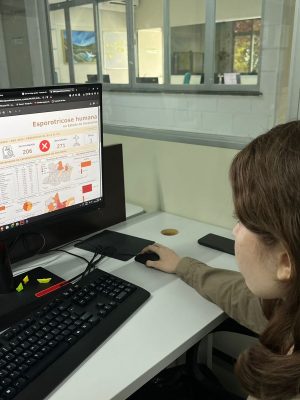 O Amazonas registrou milhares de casos de esporotricose neste ano, segundo o informe epidemiológico divulgado nesta quarta-feira (5) pela Fundação de Vigilância em Saúde do Amazonas – Dra. Rosemary Costa Pinto (FVS-RCP), órgão vinculado à Secretaria de Estado de Saúde (SES-AM). A infecção subcutânea é causada por fungos do gênero Sporothrix e afeta tanto pessoas quanto animais.